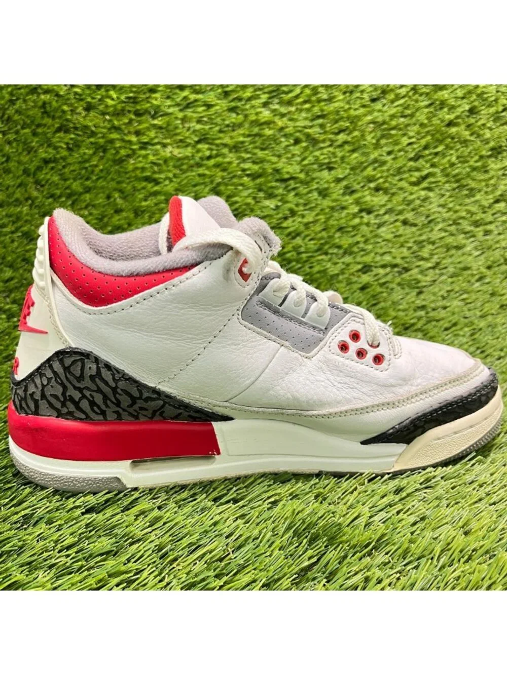 Nike Air Jordan 3 Retro Fire Red White Boys Size 5.5Y Basketball Shoes Sneakers